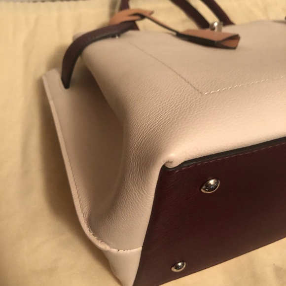 ✨Gorgeous Louis Vuttion LockMe Day Tote✨ - Picture 9 of 12